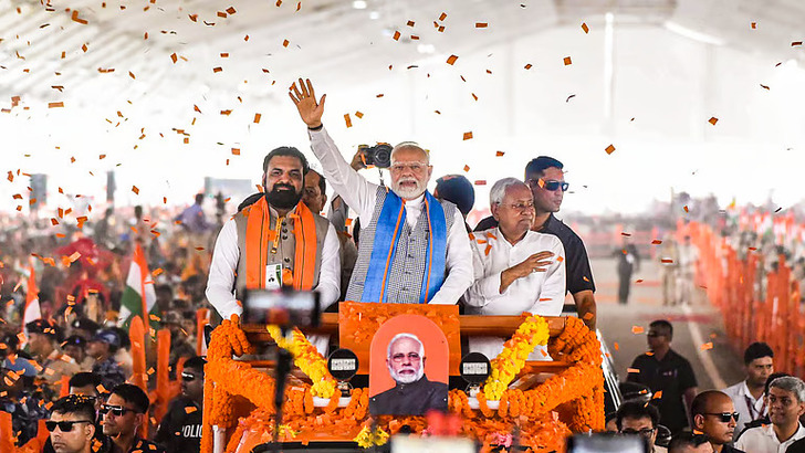 PM Modi addressing crowd in Bihar, referencing Operation Sindoor and Bihar’s brave youth